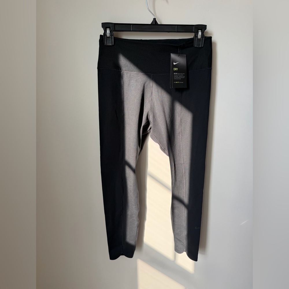 Nike dri fit Black tight fit cropped Leggings